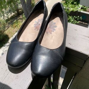 Taos black pump size 9/40 arch support